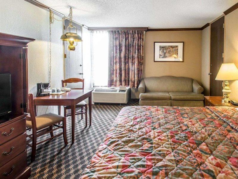 Rodeway Inn And Suites Boulder Broker Exterior photo