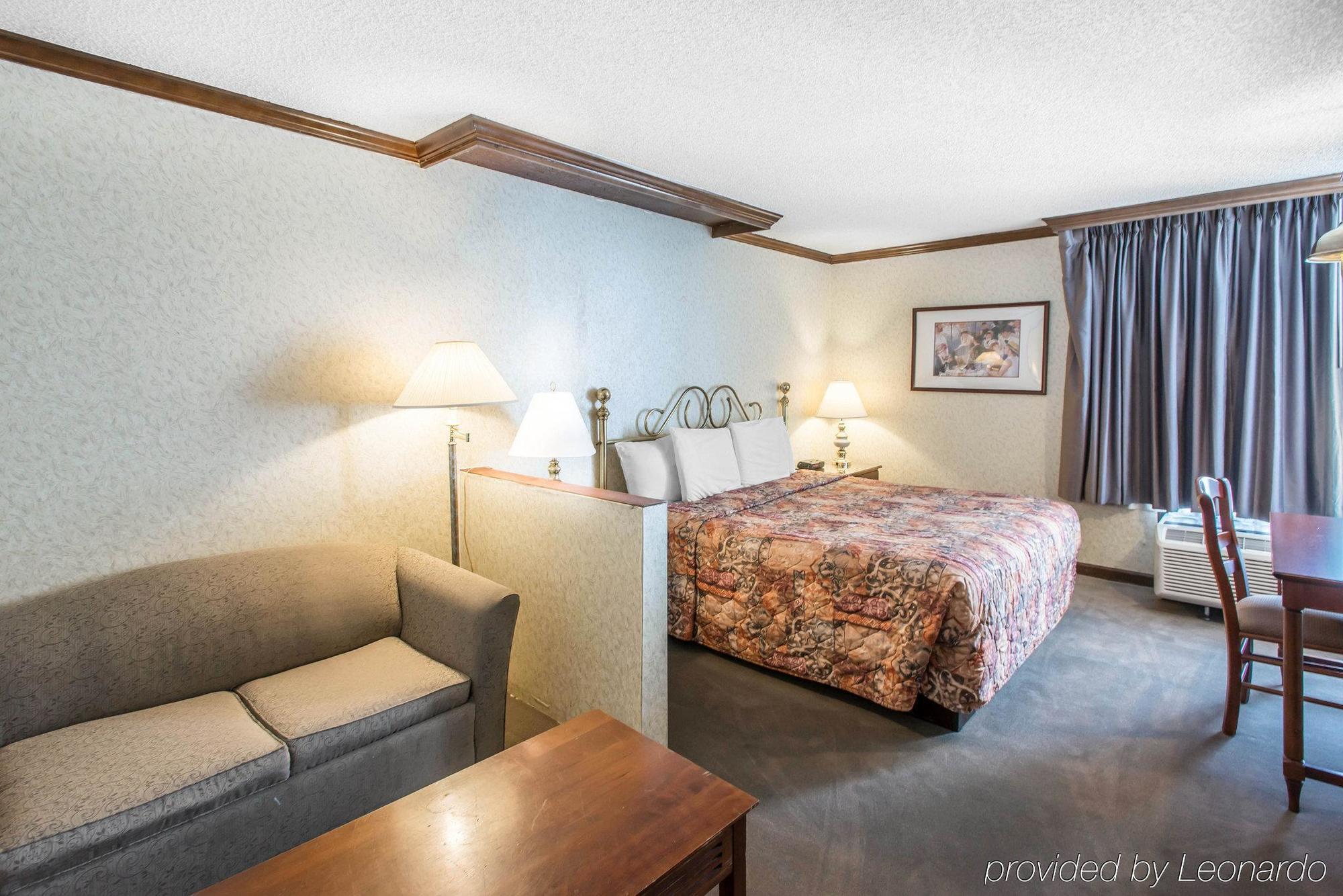 Rodeway Inn And Suites Boulder Broker Exterior photo