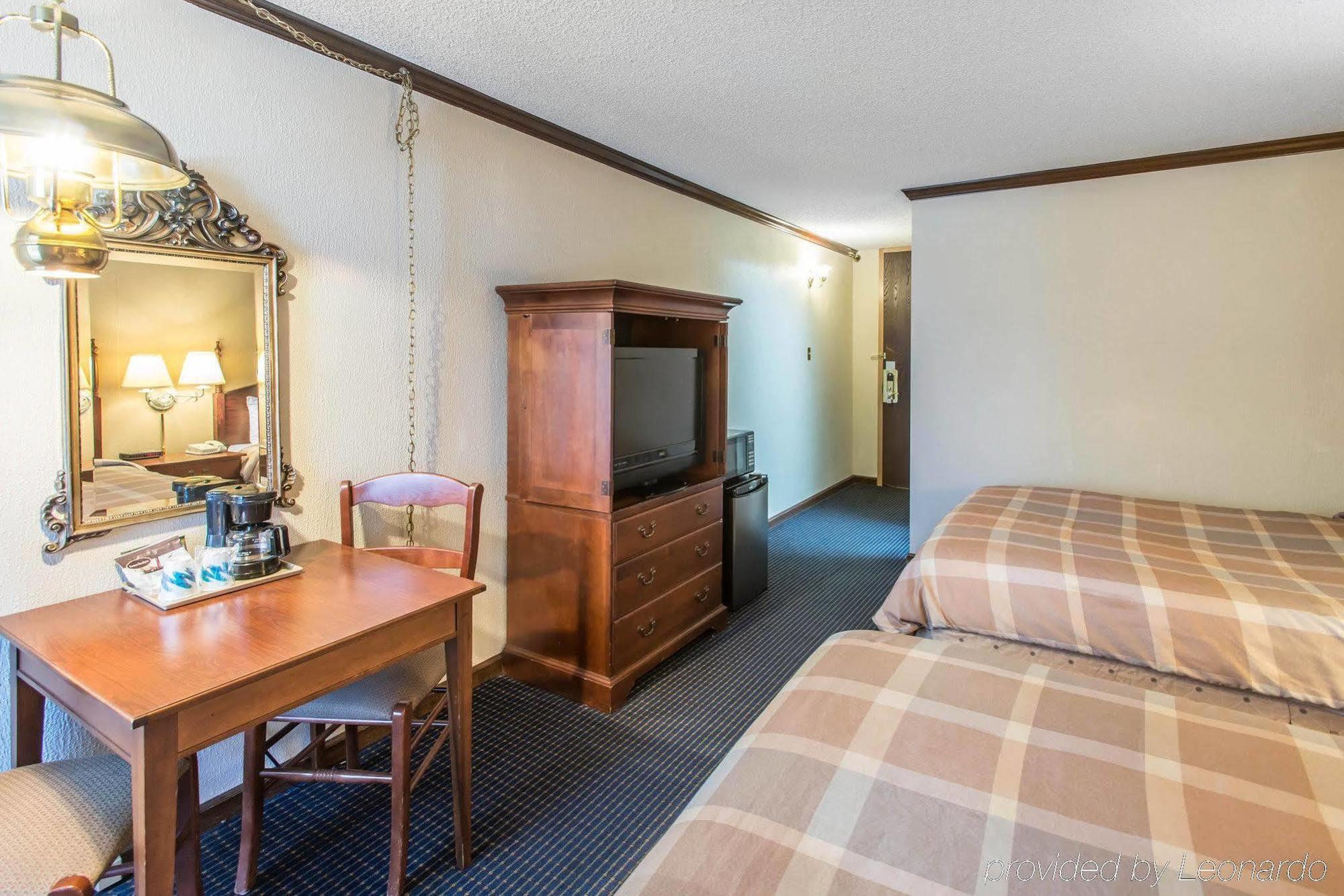 Rodeway Inn And Suites Boulder Broker Exterior photo