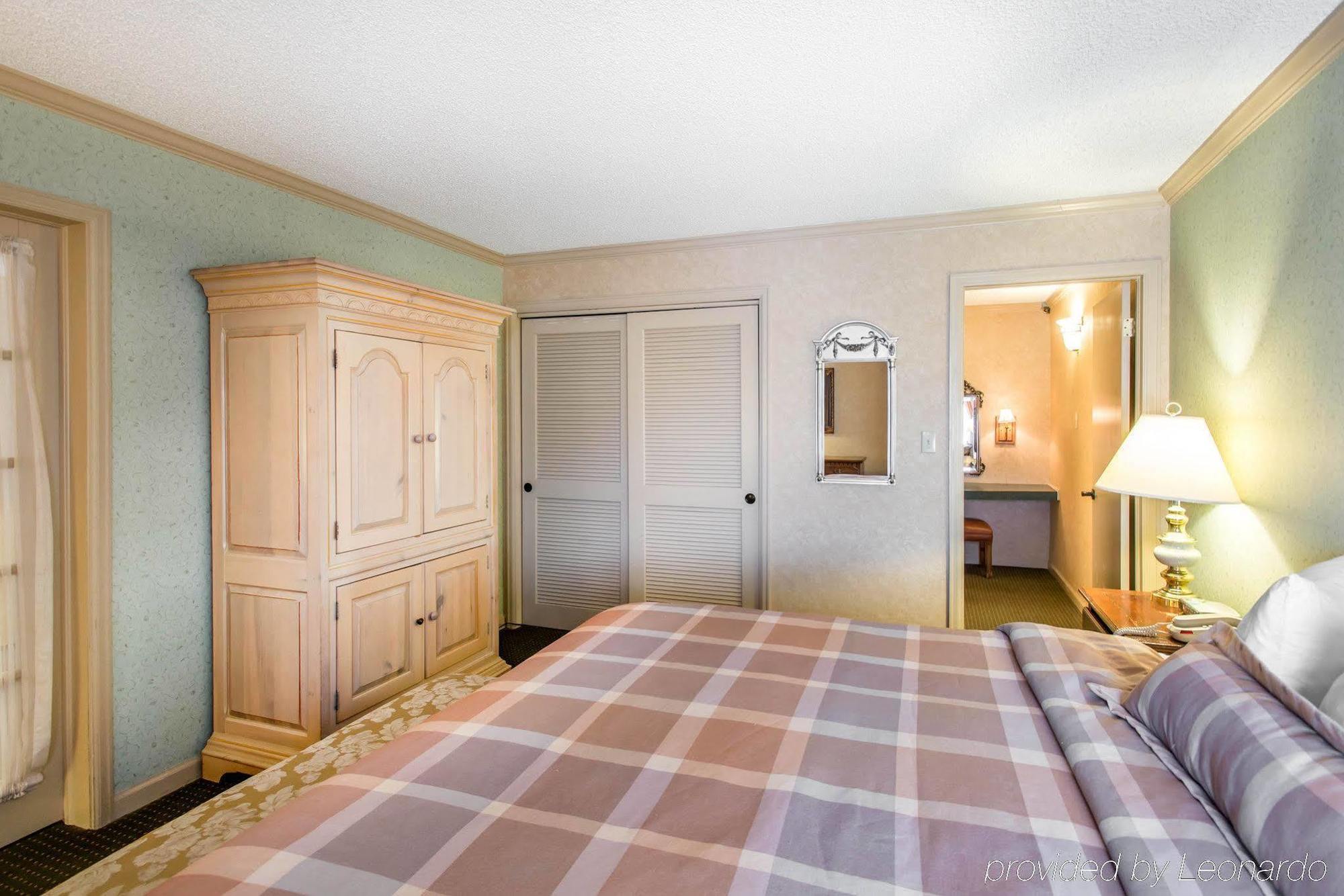 Rodeway Inn And Suites Boulder Broker Exterior photo