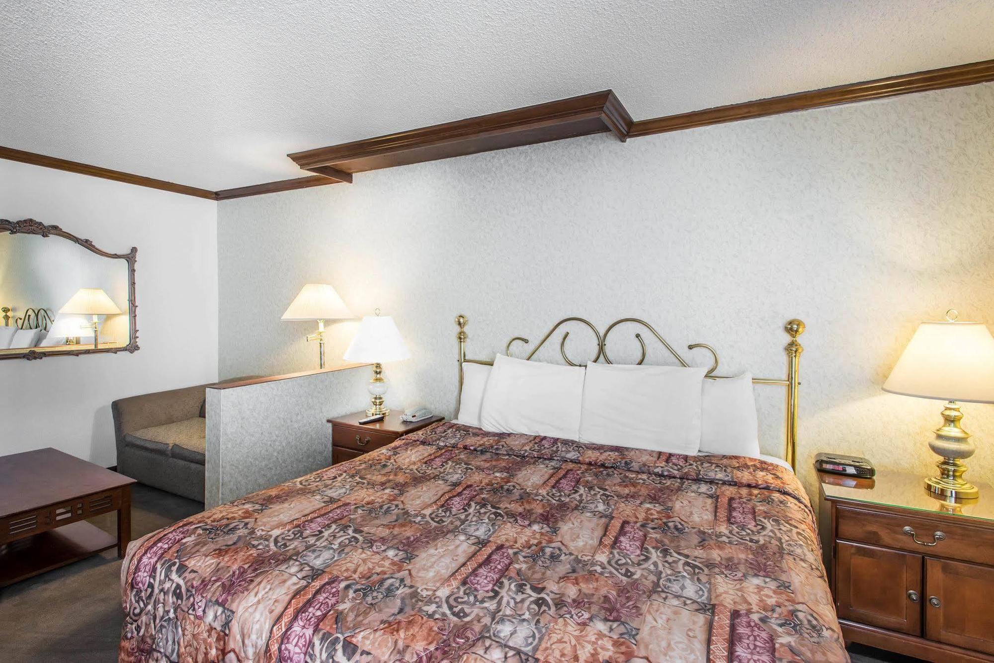 Rodeway Inn And Suites Boulder Broker Exterior photo