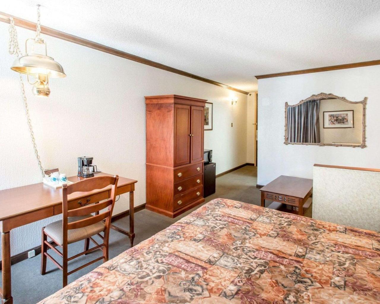 Rodeway Inn And Suites Boulder Broker Exterior photo
